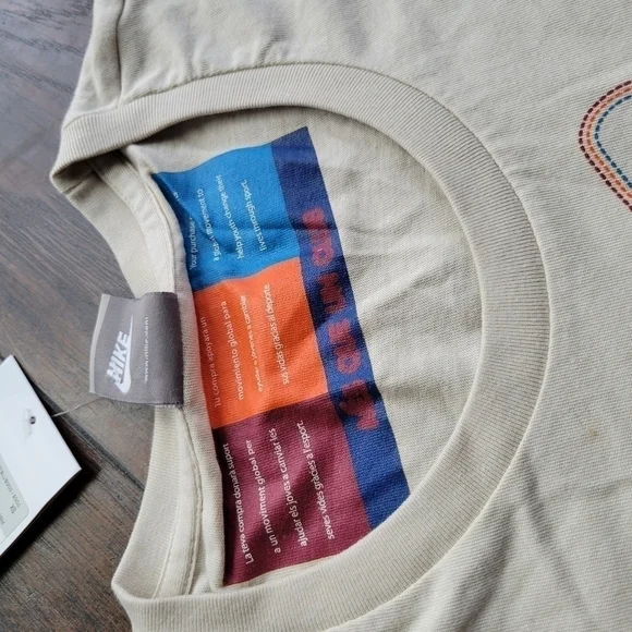 NWT Retro Nike Tee - Picture 4 of 6